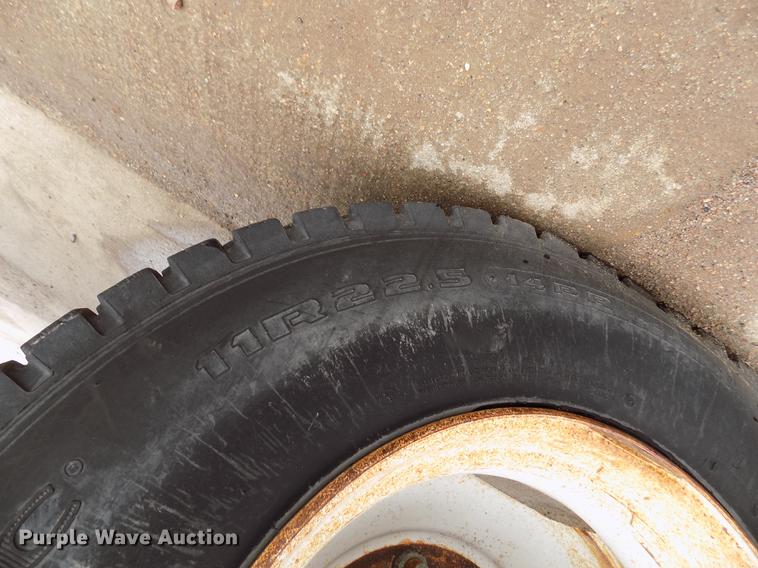 image for item FA9530 2000 Volvo WG refuse truck