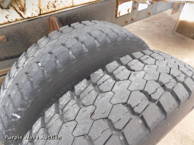 image for item FA9530 2000 Volvo WG refuse truck