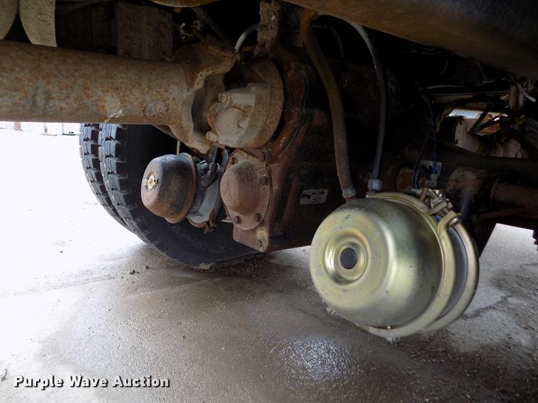 image for item FA9530 2000 Volvo WG refuse truck