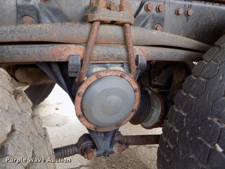 image for item FA9530 2000 Volvo WG refuse truck