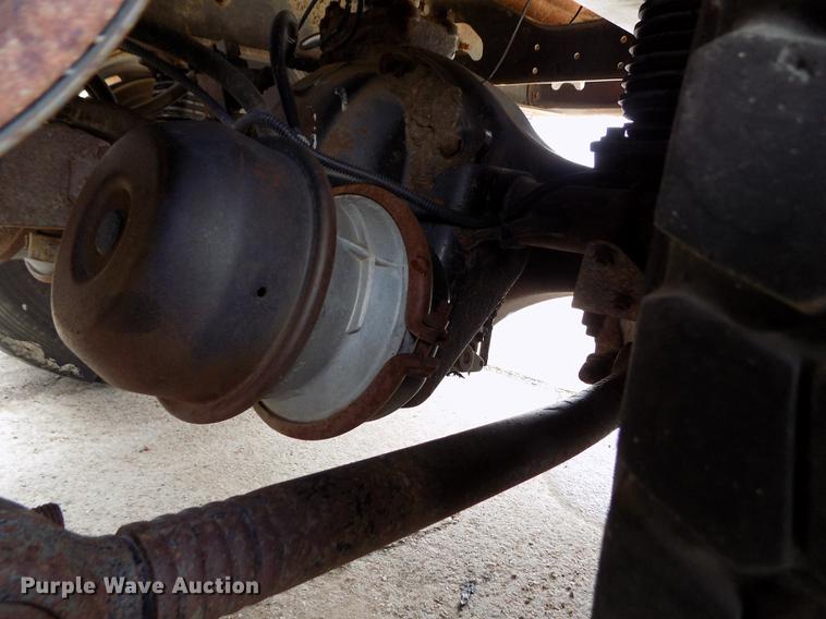 image for item FA9530 2000 Volvo WG refuse truck