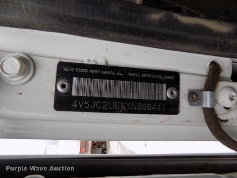 image for item FA9530 2000 Volvo WG refuse truck