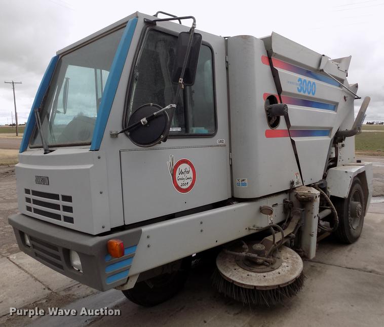 image for item FA9531 1997 Johnston 3000 street sweeper truck