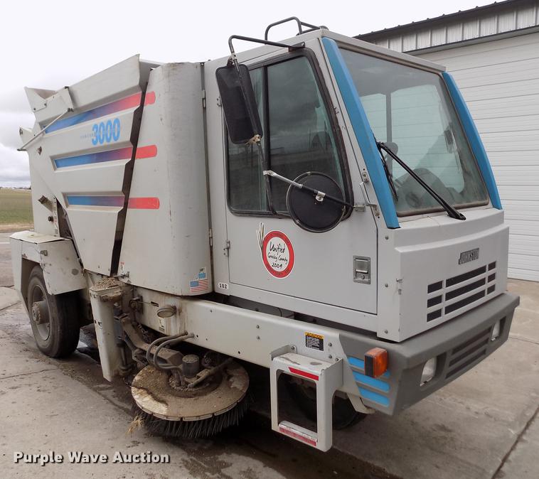 image for item FA9531 1997 Johnston 3000 street sweeper truck