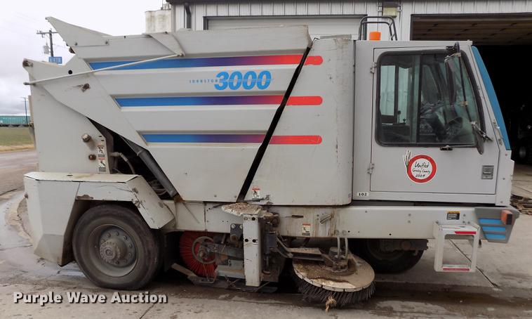 image for item FA9531 1997 Johnston 3000 street sweeper truck