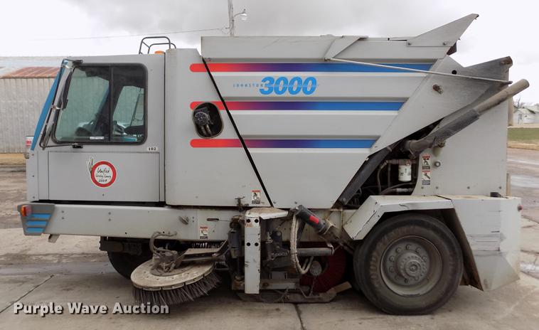 image for item FA9531 1997 Johnston 3000 street sweeper truck