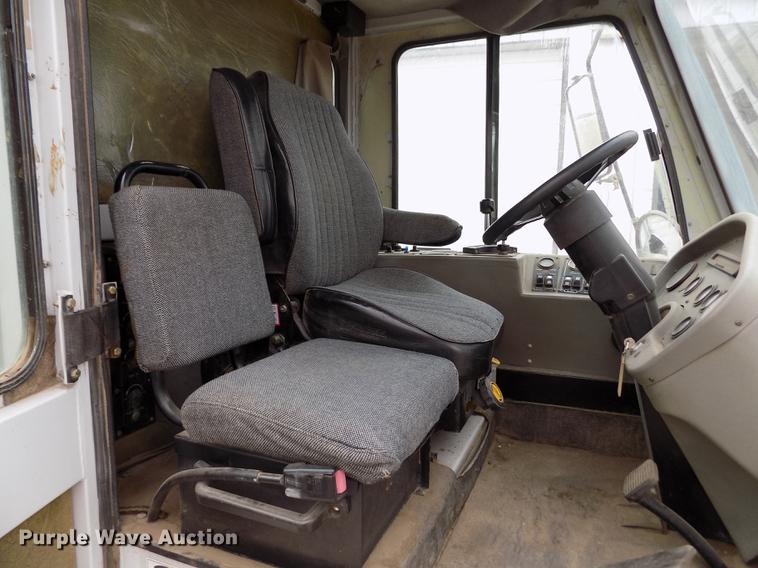 image for item FA9531 1997 Johnston 3000 street sweeper truck