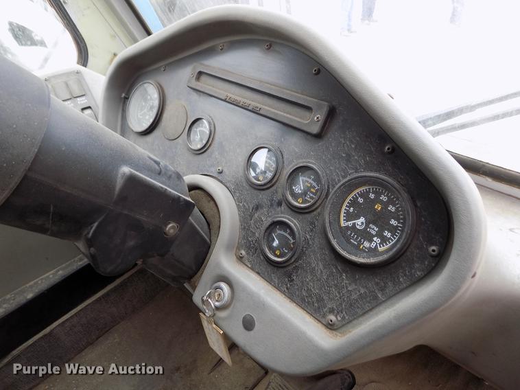 image for item FA9531 1997 Johnston 3000 street sweeper truck