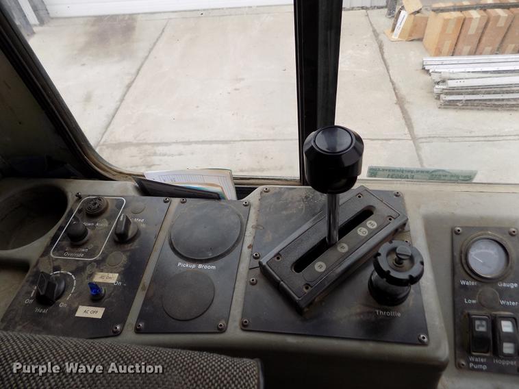 image for item FA9531 1997 Johnston 3000 street sweeper truck