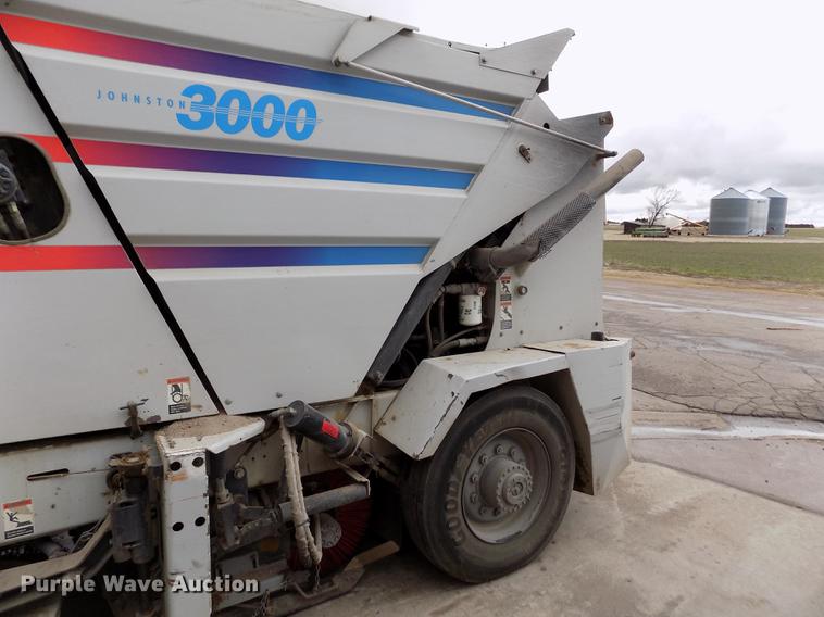 image for item FA9531 1997 Johnston 3000 street sweeper truck