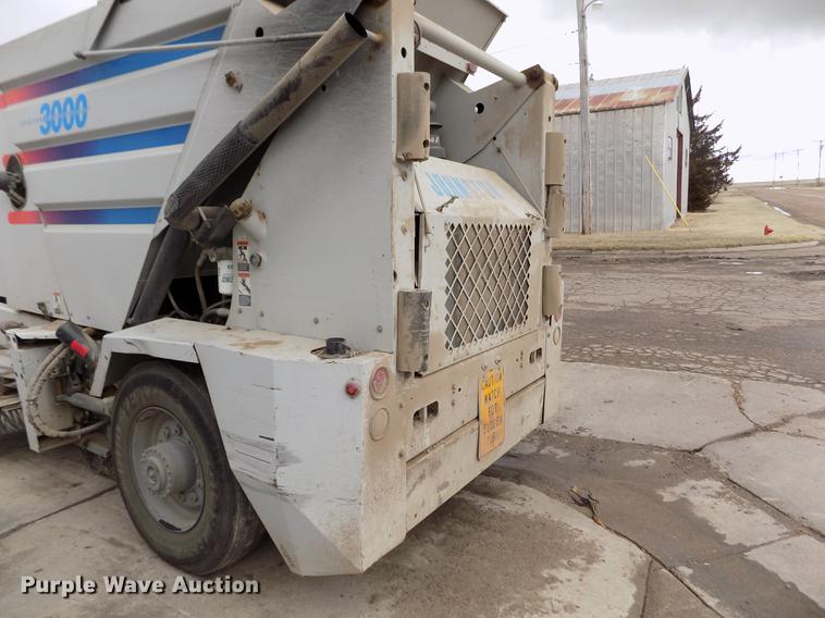 image for item FA9531 1997 Johnston 3000 street sweeper truck