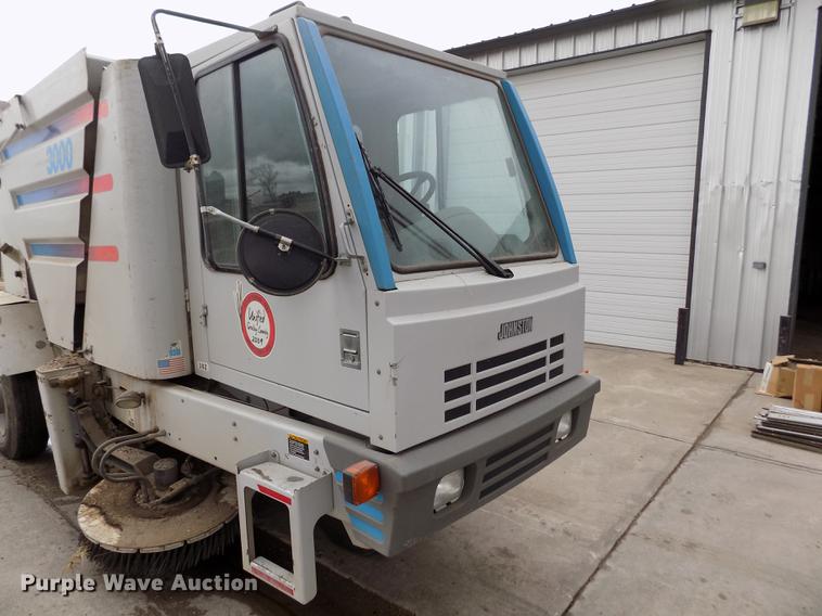 image for item FA9531 1997 Johnston 3000 street sweeper truck