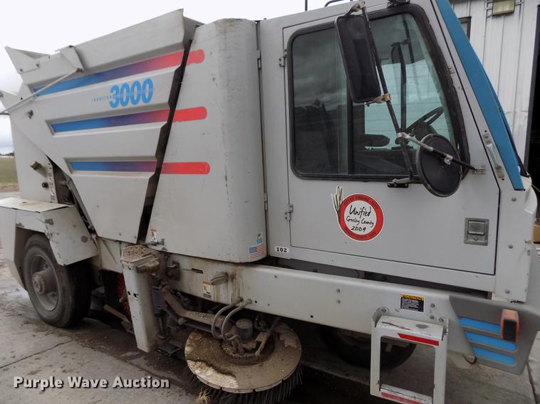 image for item FA9531 1997 Johnston 3000 street sweeper truck