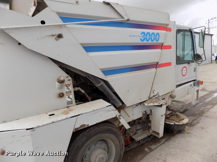image for item FA9531 1997 Johnston 3000 street sweeper truck