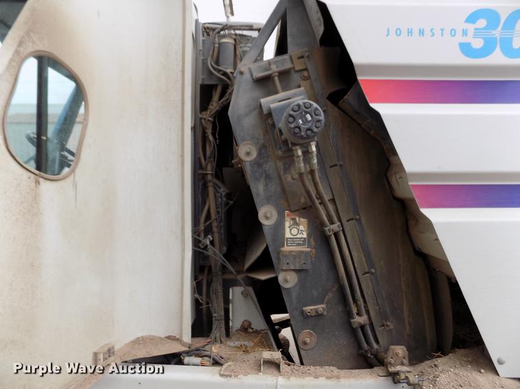 image for item FA9531 1997 Johnston 3000 street sweeper truck