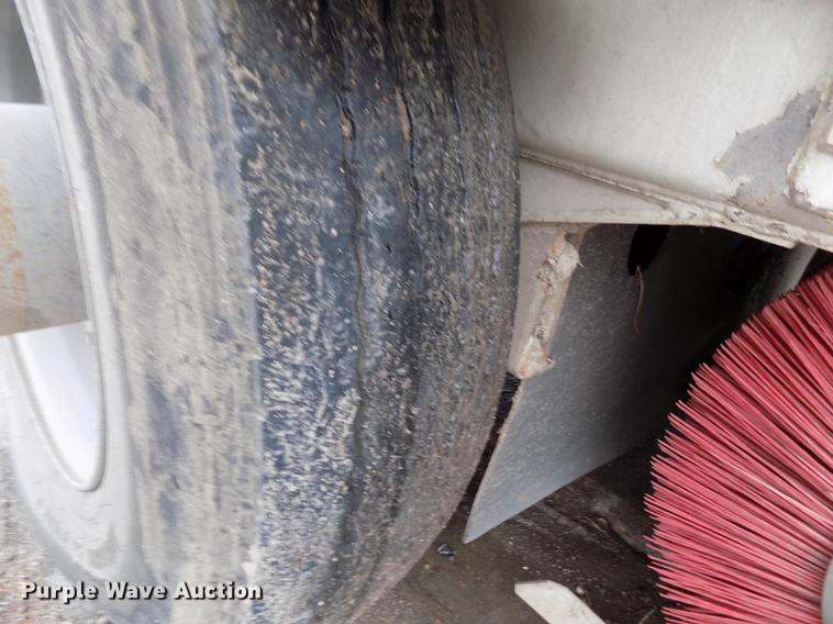 image for item FA9531 1997 Johnston 3000 street sweeper truck