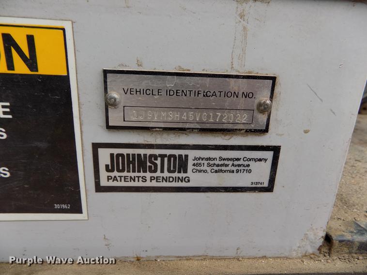 image for item FA9531 1997 Johnston 3000 street sweeper truck