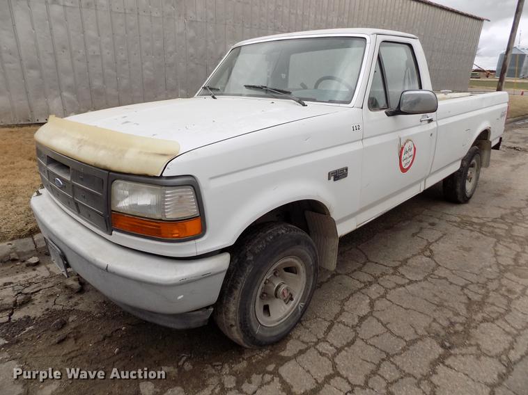 image for item FA9533 1993 Ford F150 XL pickup truck