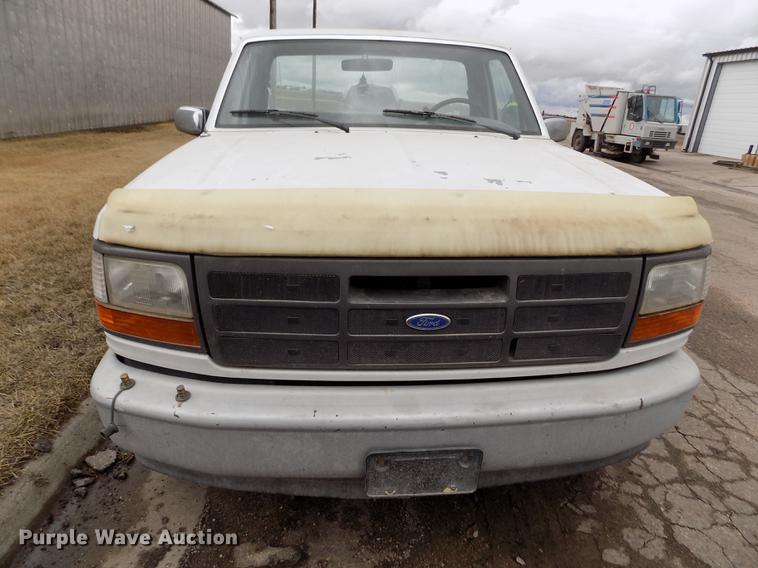 image for item FA9533 1993 Ford F150 XL pickup truck