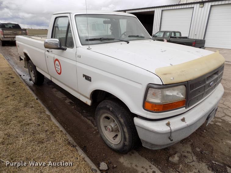 image for item FA9533 1993 Ford F150 XL pickup truck