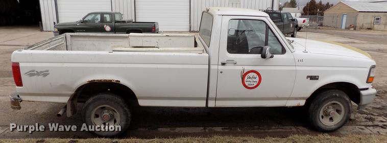 image for item FA9533 1993 Ford F150 XL pickup truck
