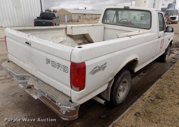 image for item FA9533 1993 Ford F150 XL pickup truck