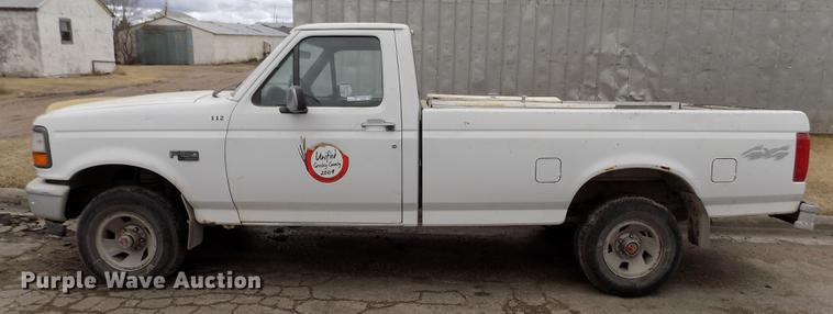 image for item FA9533 1993 Ford F150 XL pickup truck