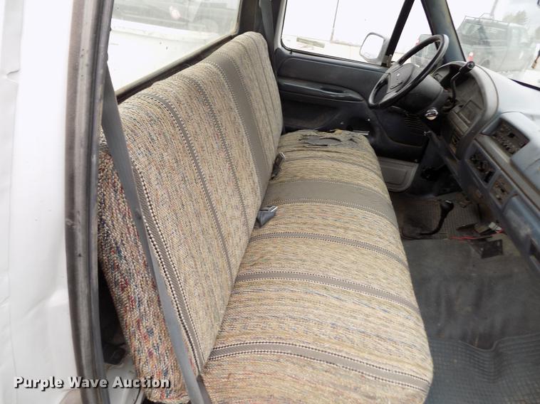 image for item FA9533 1993 Ford F150 XL pickup truck