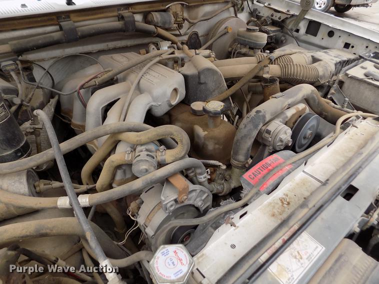 image for item FA9533 1993 Ford F150 XL pickup truck