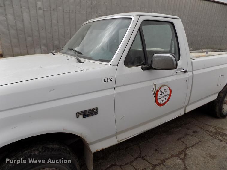 image for item FA9533 1993 Ford F150 XL pickup truck