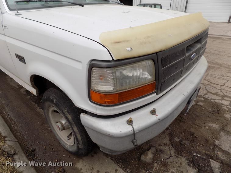 image for item FA9533 1993 Ford F150 XL pickup truck