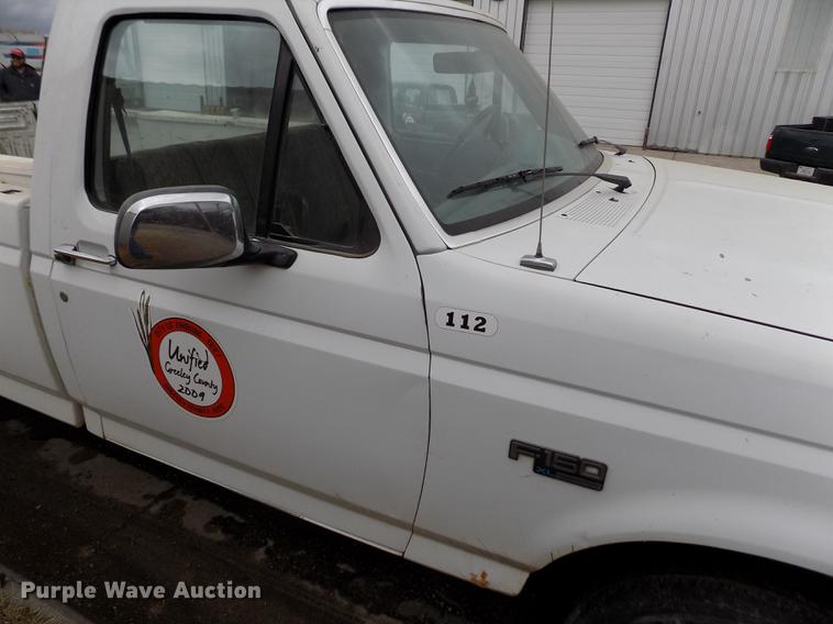 image for item FA9533 1993 Ford F150 XL pickup truck