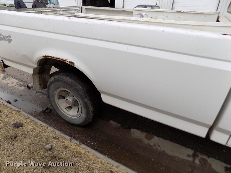 image for item FA9533 1993 Ford F150 XL pickup truck