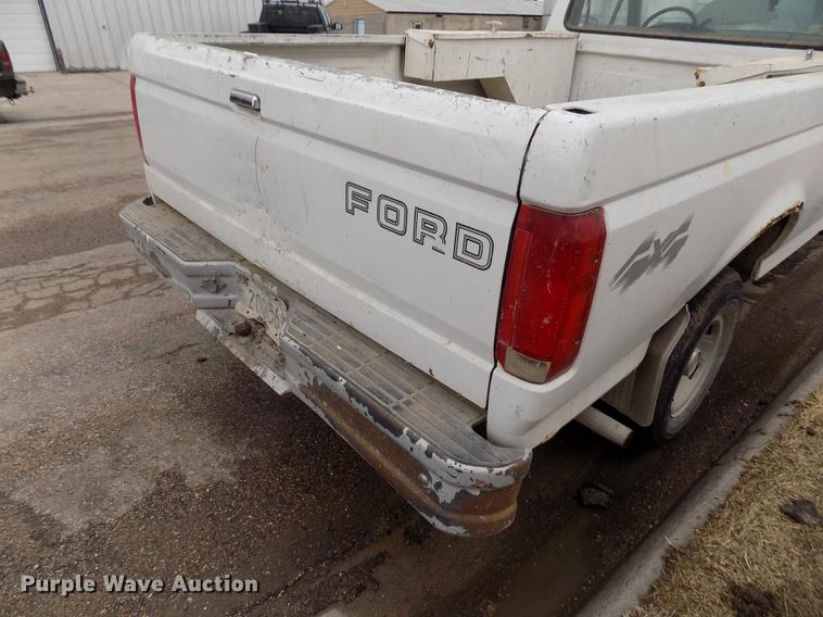 image for item FA9533 1993 Ford F150 XL pickup truck