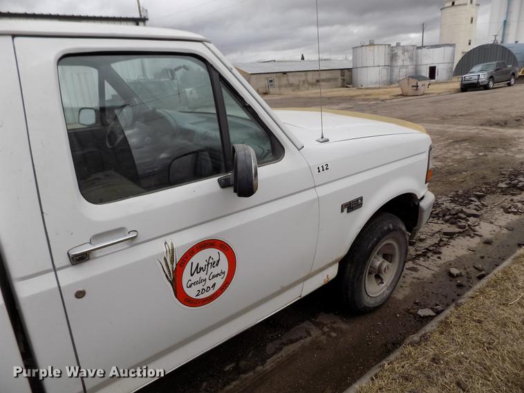 image for item FA9533 1993 Ford F150 XL pickup truck