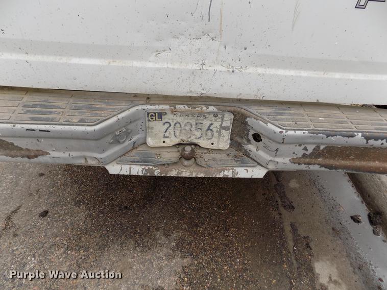 image for item FA9533 1993 Ford F150 XL pickup truck