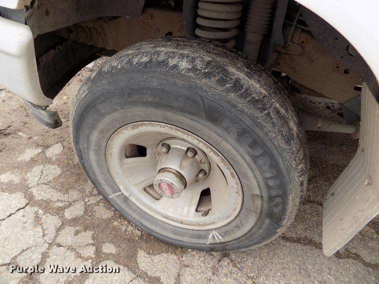 image for item FA9533 1993 Ford F150 XL pickup truck