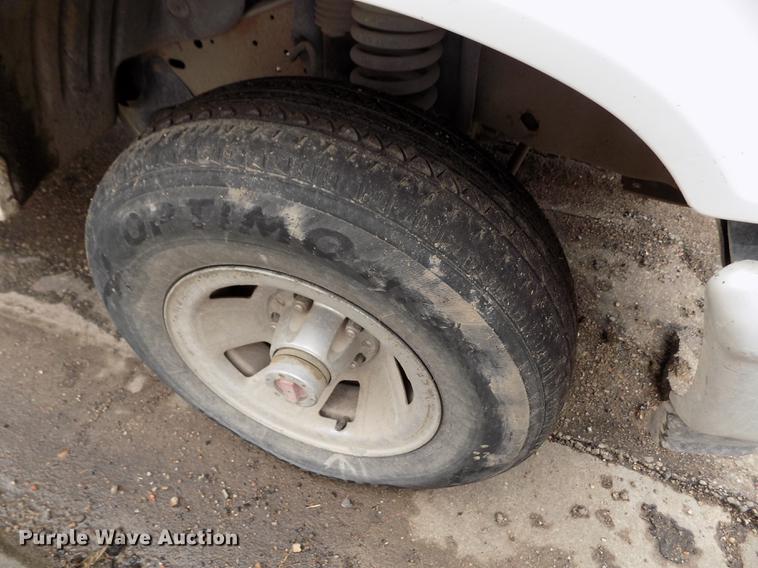 image for item FA9533 1993 Ford F150 XL pickup truck