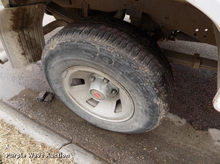 image for item FA9533 1993 Ford F150 XL pickup truck