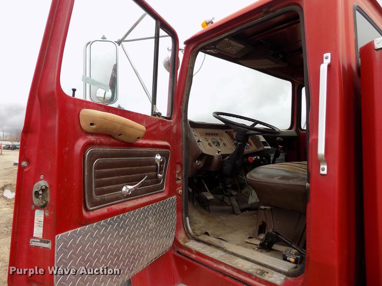 image for item FA9536 1975 Ford 800 fire truck