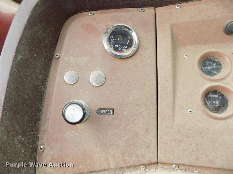 image for item FA9536 1975 Ford 800 fire truck