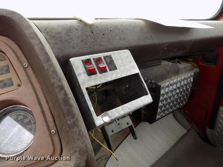 image for item FA9536 1975 Ford 800 fire truck