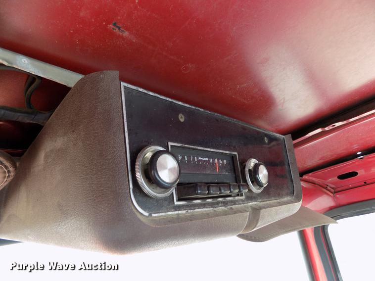 image for item FA9536 1975 Ford 800 fire truck