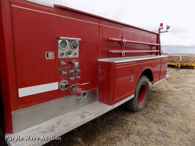 image for item FA9536 1975 Ford 800 fire truck