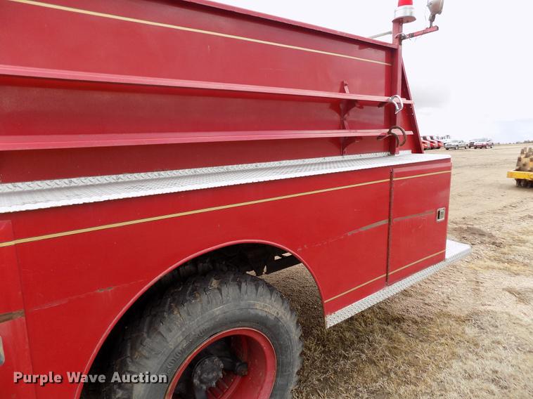 image for item FA9536 1975 Ford 800 fire truck