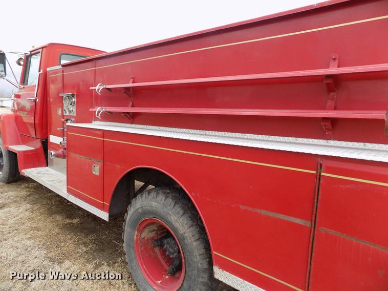 image for item FA9536 1975 Ford 800 fire truck