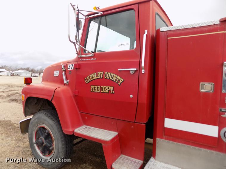 image for item FA9536 1975 Ford 800 fire truck