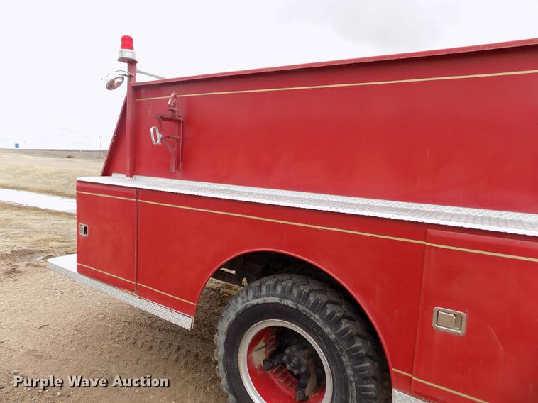 image for item FA9536 1975 Ford 800 fire truck