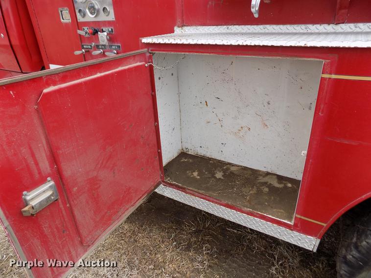 image for item FA9536 1975 Ford 800 fire truck