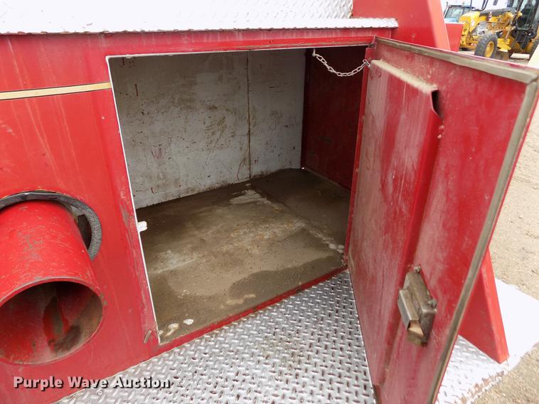 image for item FA9536 1975 Ford 800 fire truck